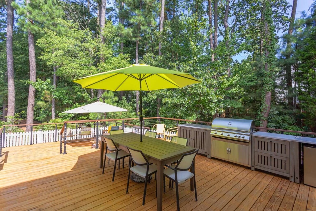 Modern deck renovation in Essex, Connecticut, by Craft Design + Build, featuring a two-level design and outdoor dining area