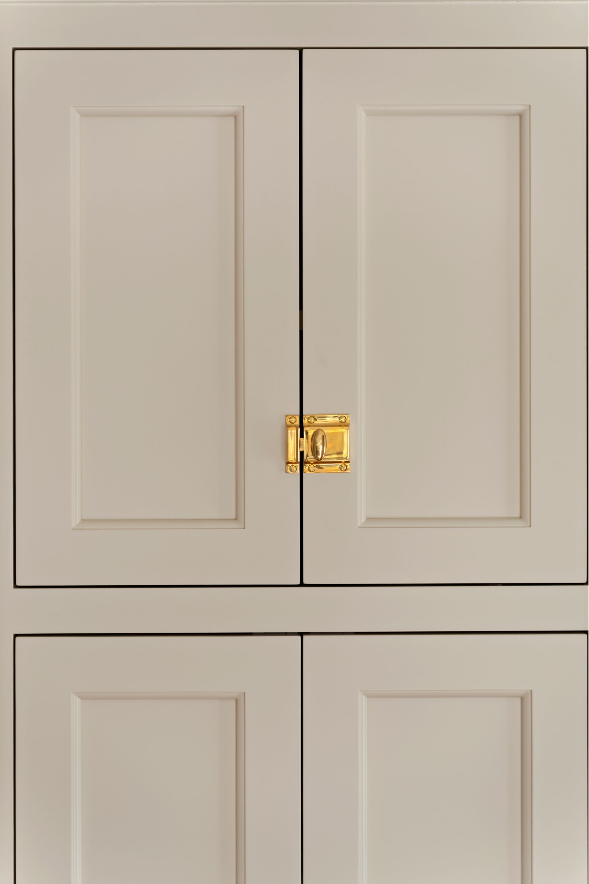 gold cabinet hinges with white shaker cabinets